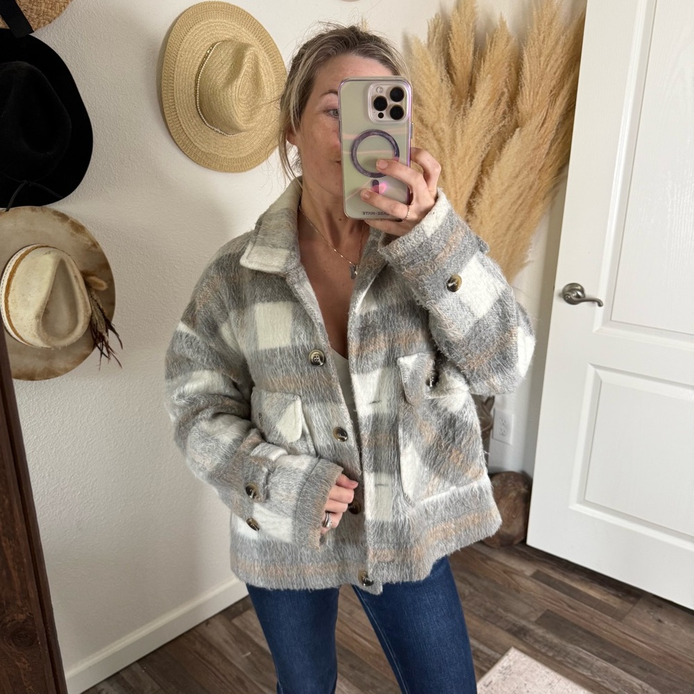 Women’s Plaid Fuzzy Wool Shacket Jacket Size Small
